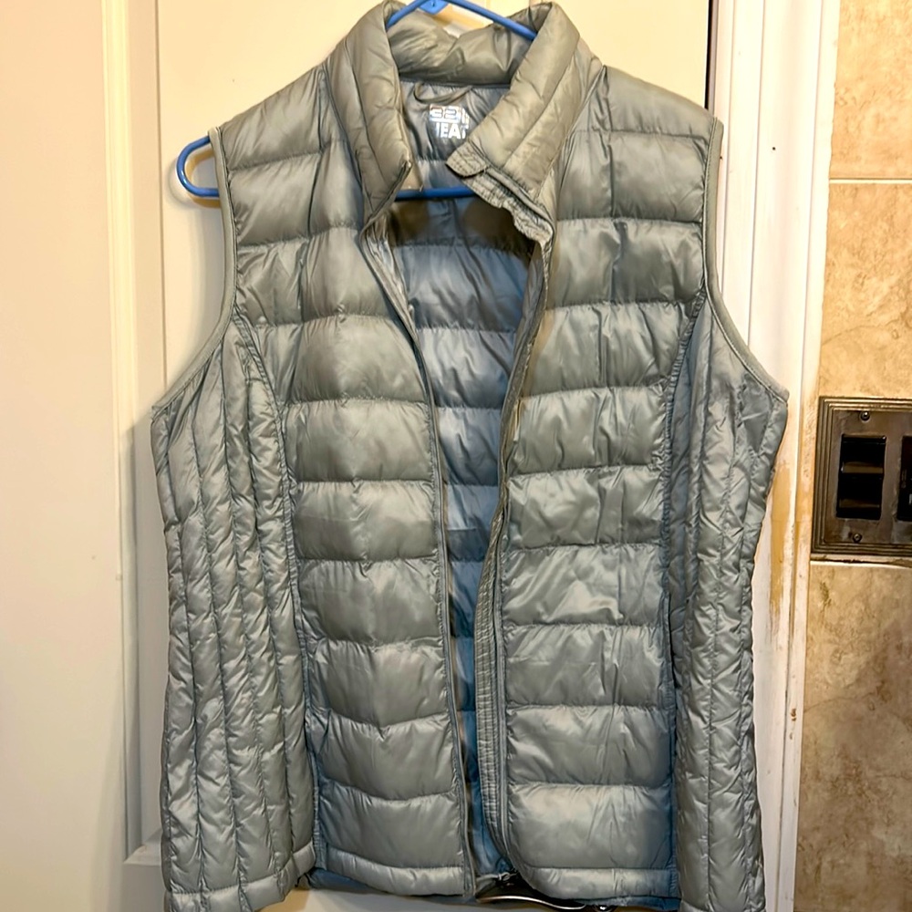 Women’s size large 32 * HEAT vest grey with a tint of blue green